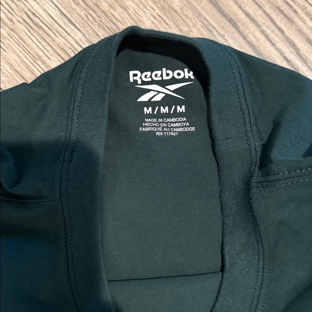 Reebok Dark Green T-Shirt BNWT size M - Picture 3 of 3
